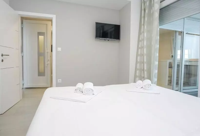 Apartments Tomana