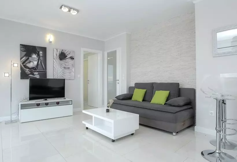 Apartments Tomana