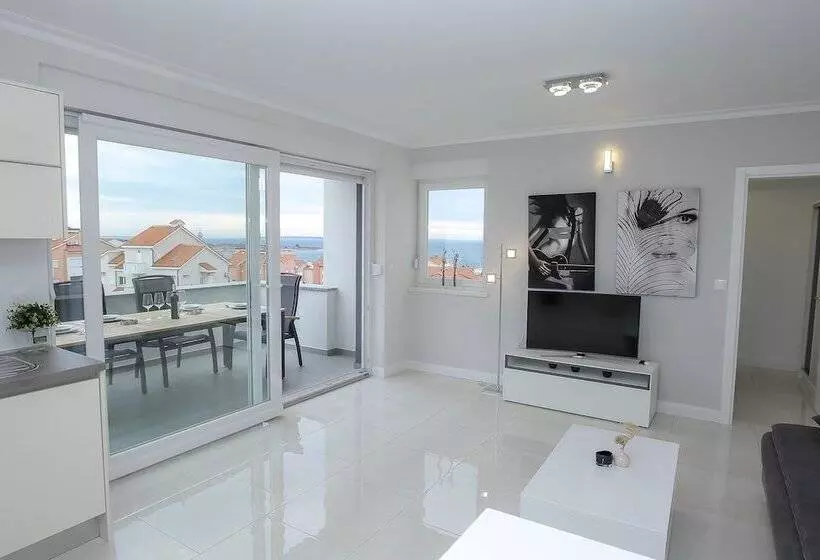 Apartments Tomana