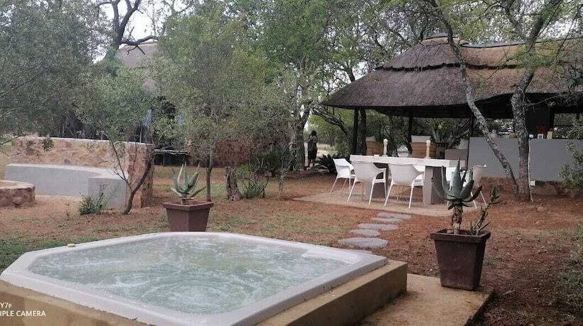 Hotel Mangwa Valley Game Lodge & Spa
