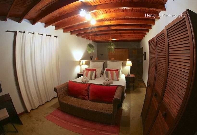 Hotel Mangwa Valley Game Lodge & Spa