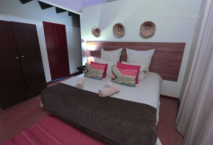 Hotel Mangwa Valley Game Lodge & Spa