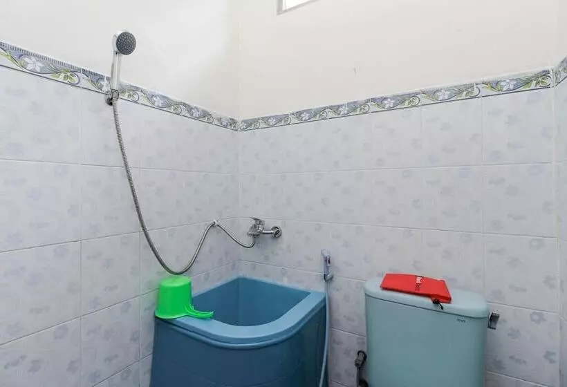 ホテル Reddoorz Near Universitas Palangkaraya