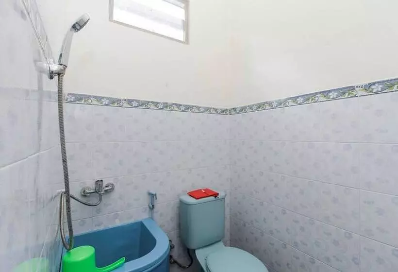 ホテル Reddoorz Near Universitas Palangkaraya