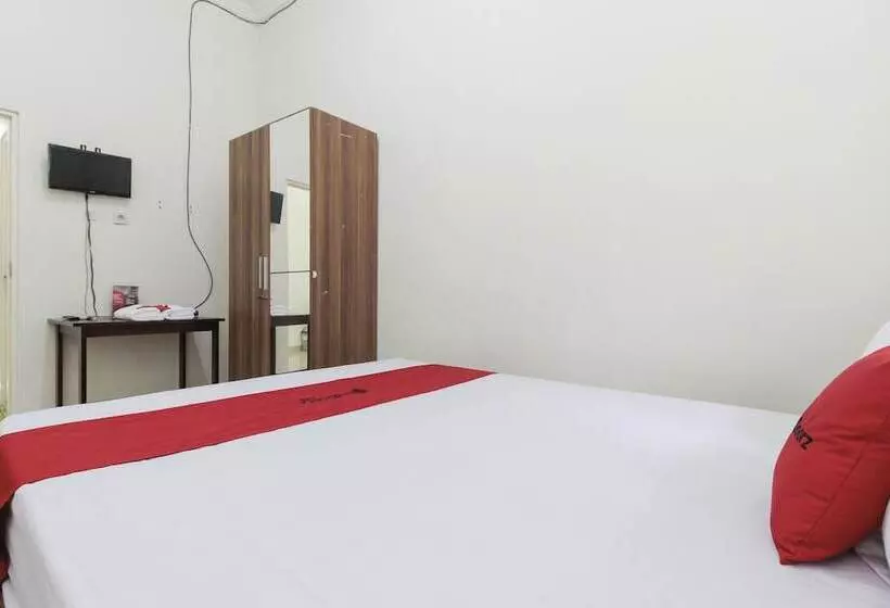 ホテル Reddoorz Near Universitas Palangkaraya