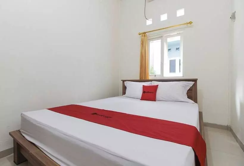 ホテル Reddoorz Near Universitas Palangkaraya