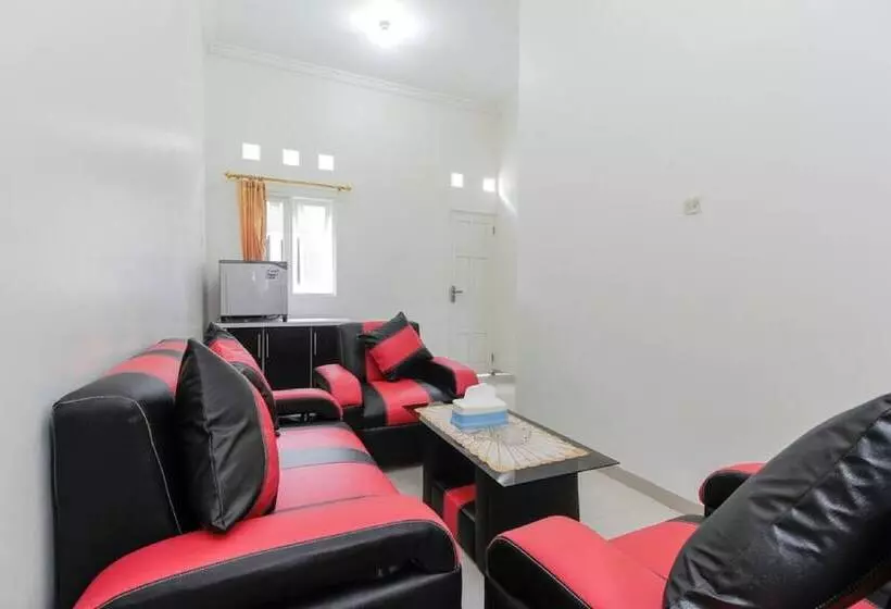 ホテル Reddoorz Near Universitas Palangkaraya