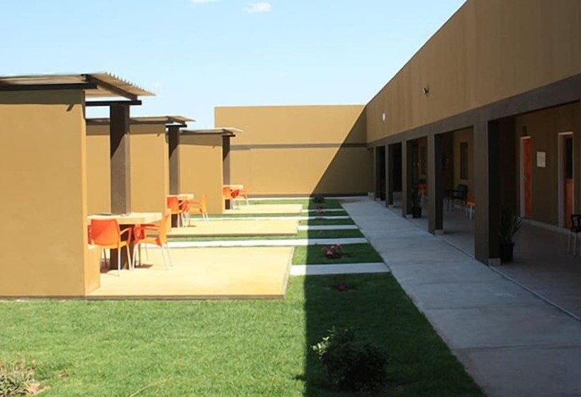 فندق Shikamasha Etosha Game Lodge