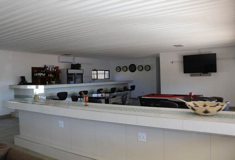 فندق Shikamasha Etosha Game Lodge