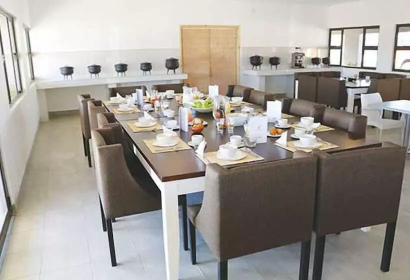هتل Shikamasha Etosha Game Lodge
