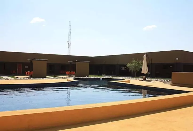 هتل Shikamasha Etosha Game Lodge