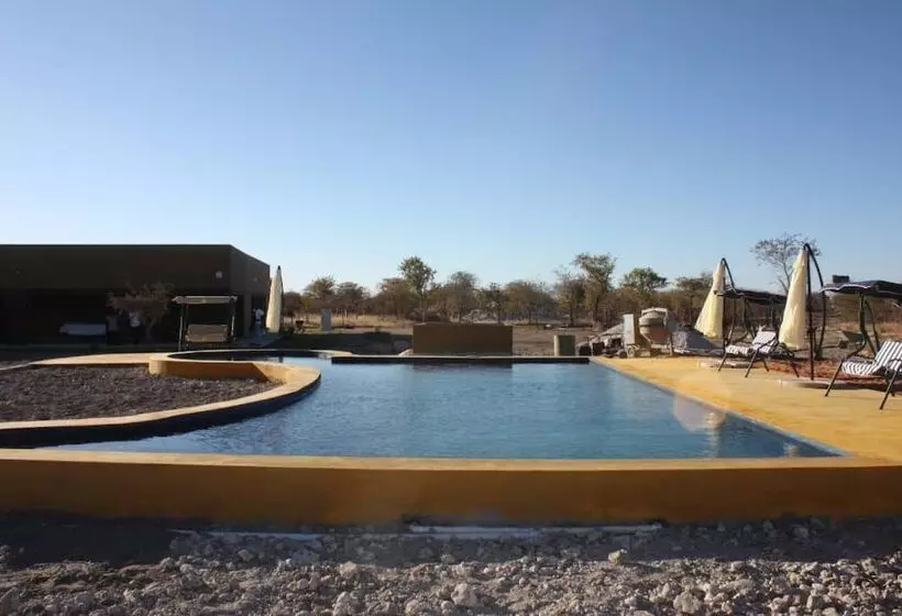 هتل Shikamasha Etosha Game Lodge