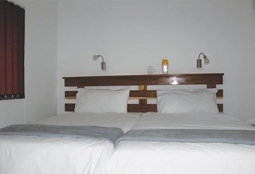 فندق Shikamasha Etosha Game Lodge