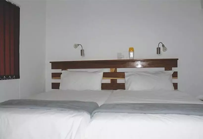 هتل Shikamasha Etosha Game Lodge