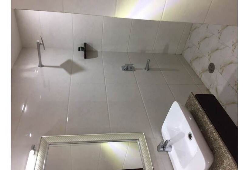 בית מלון כפרי Capital O 28688 The Saffron