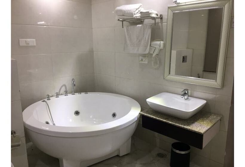 בית מלון כפרי Capital O 28688 The Saffron