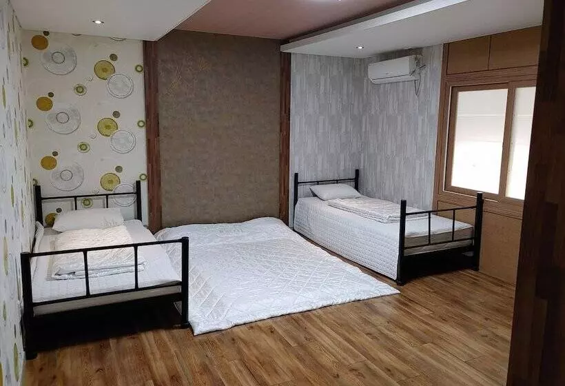 N Motel