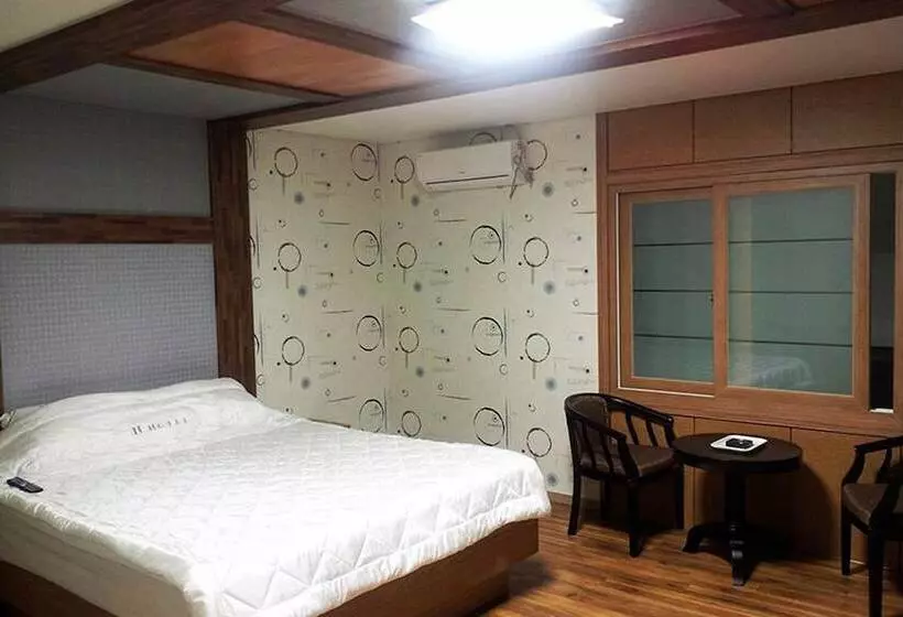 N Motel