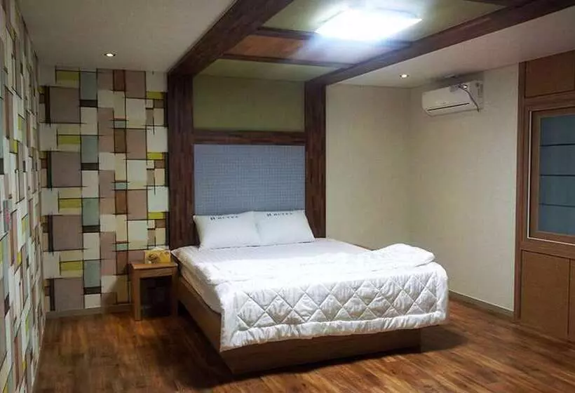 N Motel