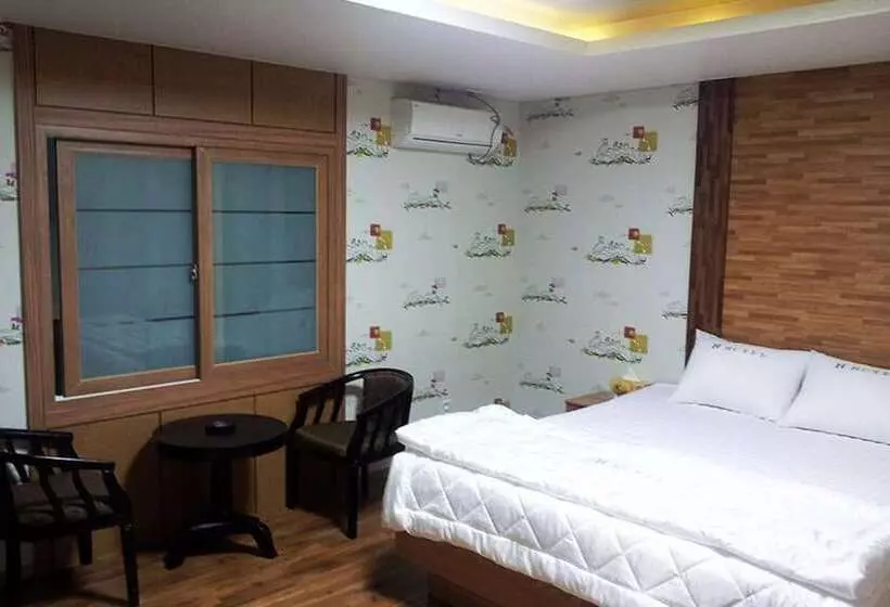 N Motel
