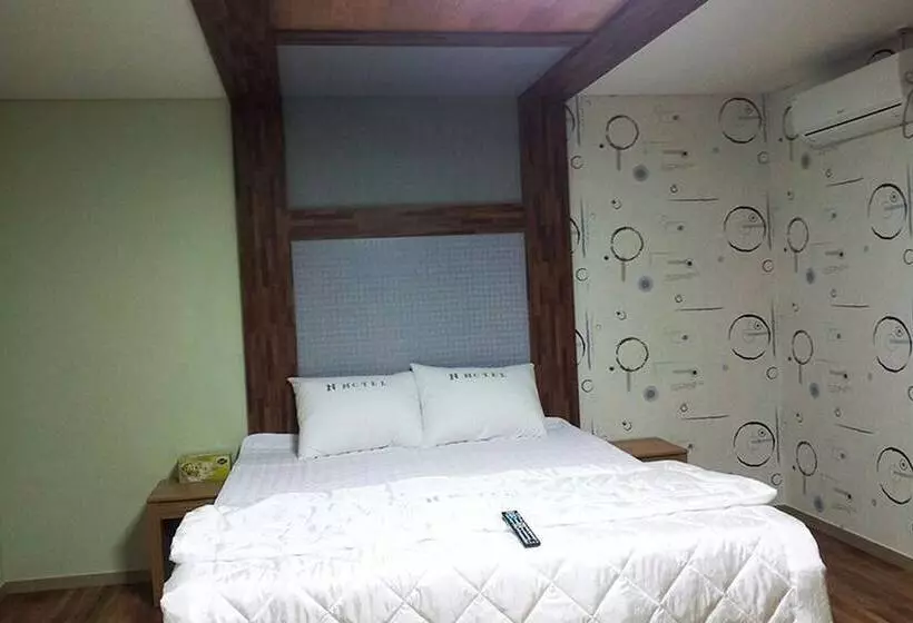 N Motel