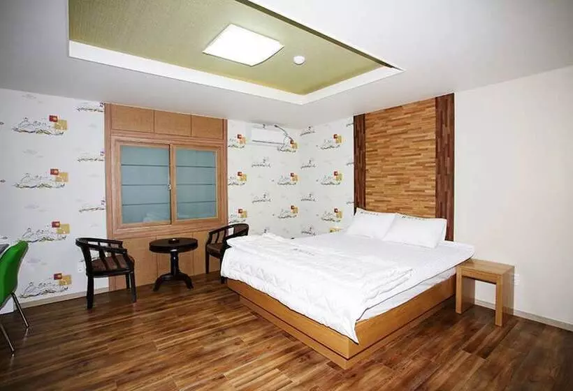 N Motel