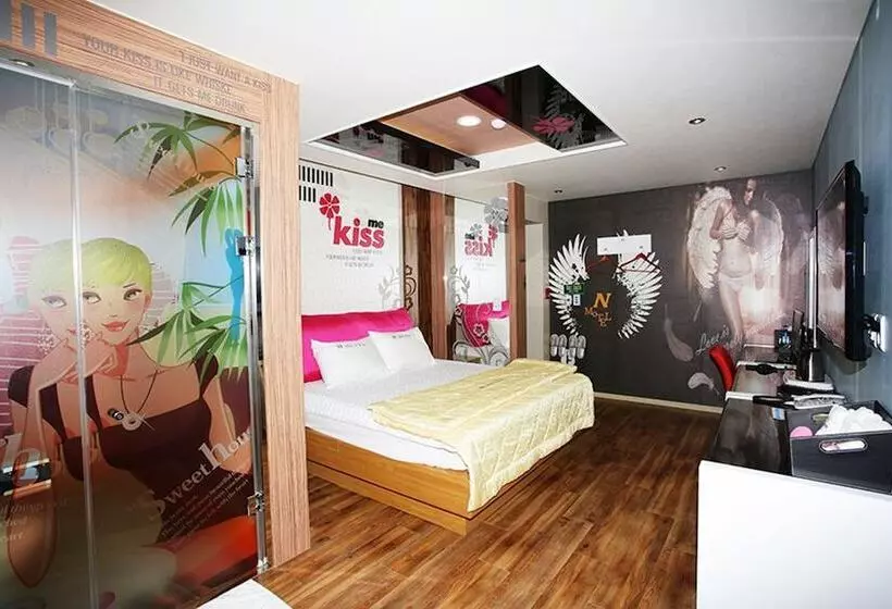 N Motel