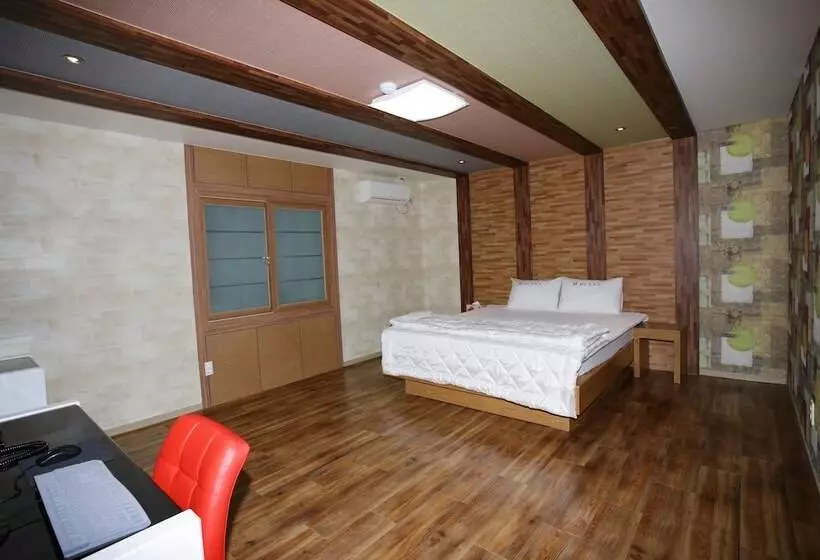 N Motel