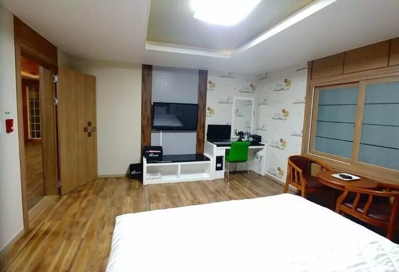 N Motel