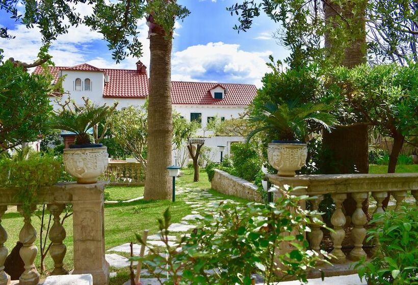 Villa Giardino Heritage Boutique Hotel Bol