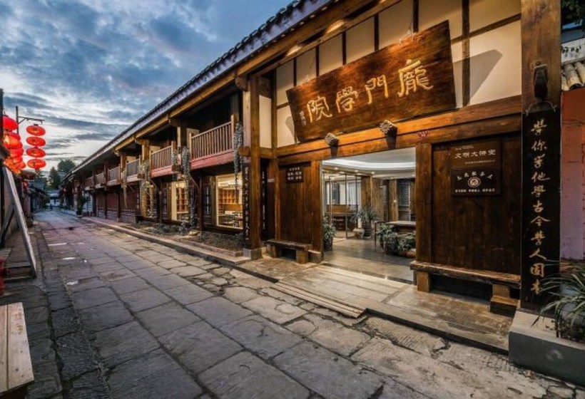 Gästgiveri Floral Langzhong Pangmen College