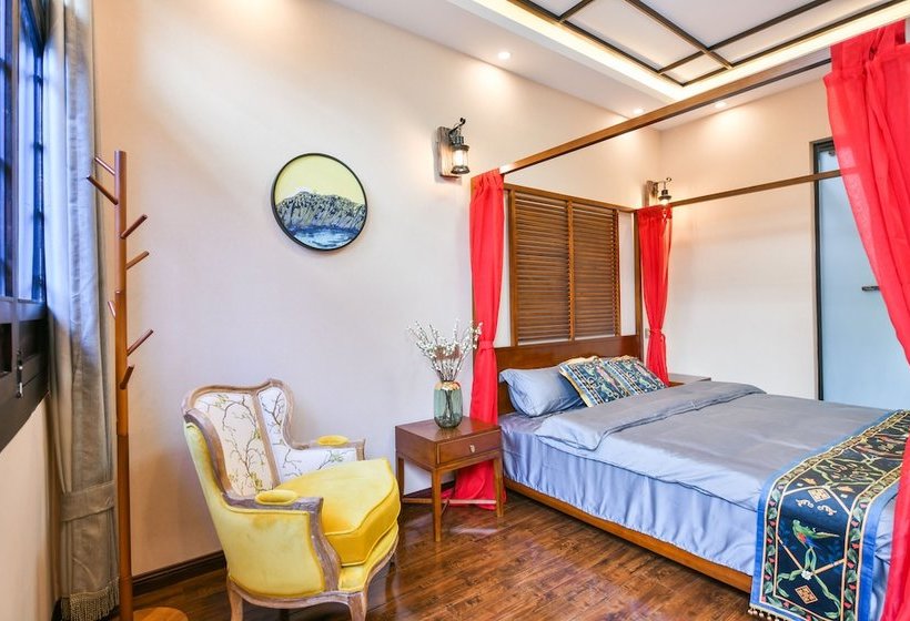 Hostel Mountain Art Courtyard