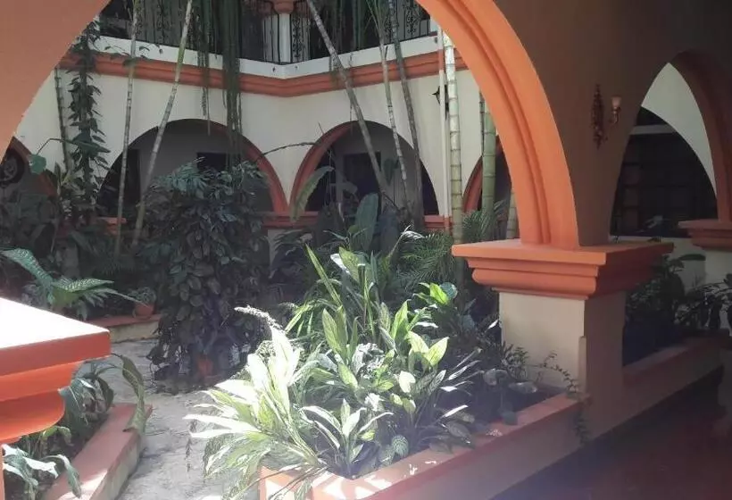 هتل Acropolis Maya