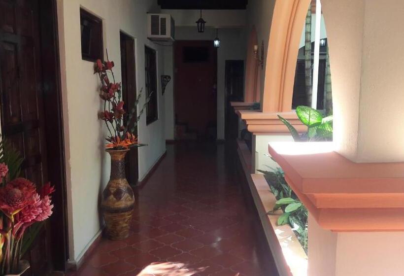 هتل Acropolis Maya