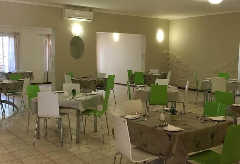 ホテル Ananda Lodge