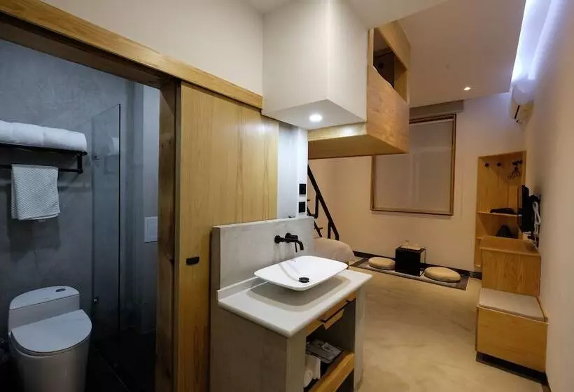 ホテル Dali Loft Travelling With Hostel