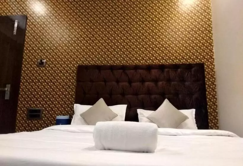 ホテル Jk Rooms 126 Parashar Legacy   Opp Railway Station