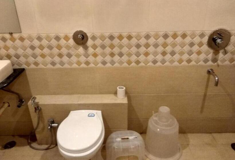 هتل Jk Rooms 126 Parashar Legacy   Opp Railway Station