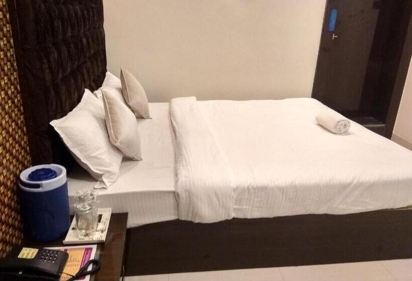 هتل Jk Rooms 126 Parashar Legacy   Opp Railway Station