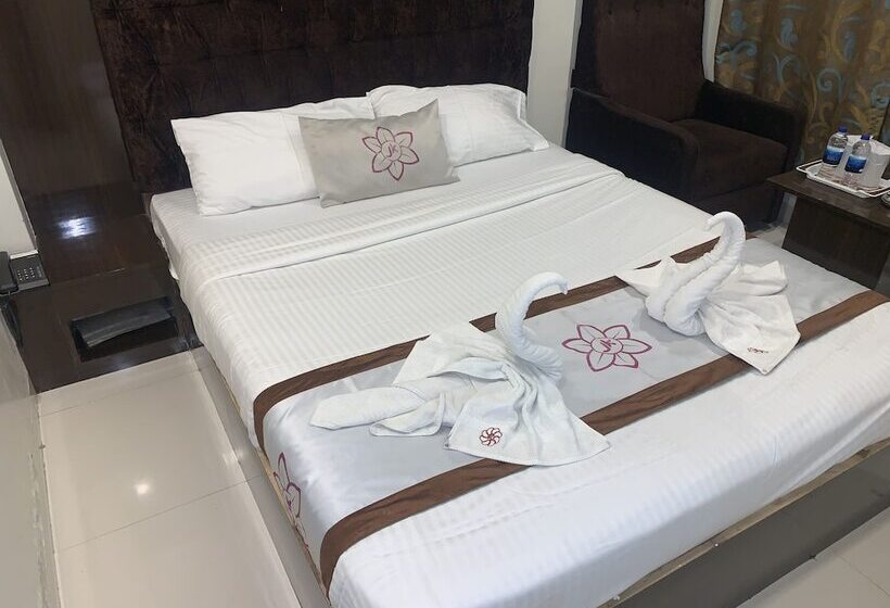 هتل Jk Rooms 126 Parashar Legacy   Opp Railway Station