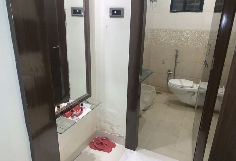 هتل Jk Rooms 126 Parashar Legacy   Opp Railway Station