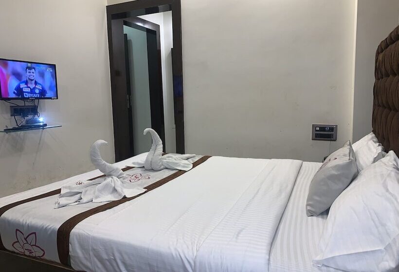 هتل Jk Rooms 126 Parashar Legacy   Opp Railway Station