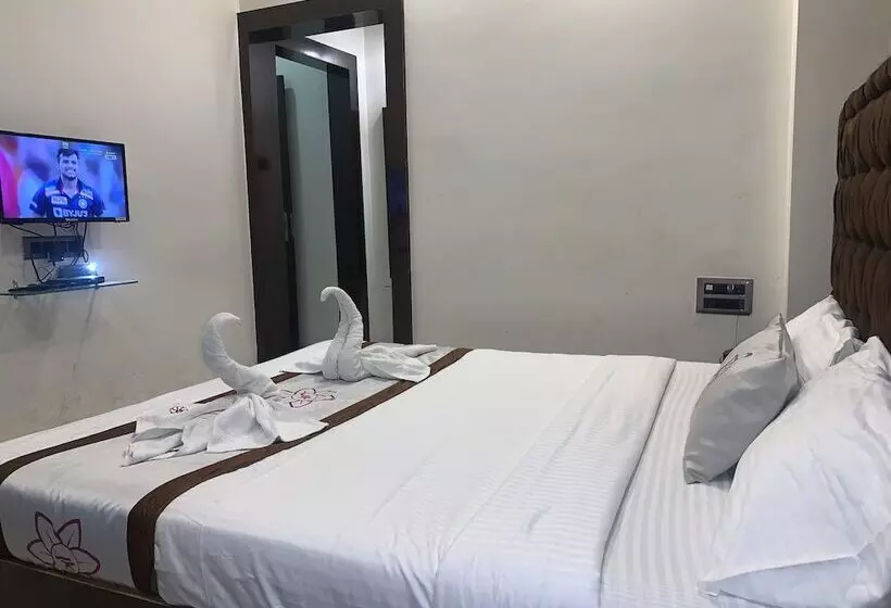 ホテル Jk Rooms 126 Parashar Legacy   Opp Railway Station