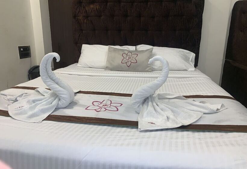 هتل Jk Rooms 126 Parashar Legacy   Opp Railway Station