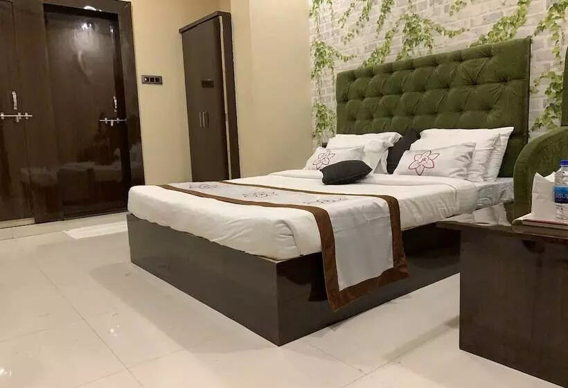 ホテル Jk Rooms 126 Parashar Legacy   Opp Railway Station