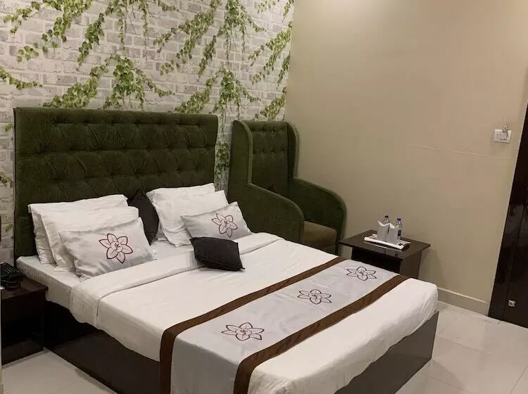 ホテル Jk Rooms 126 Parashar Legacy   Opp Railway Station
