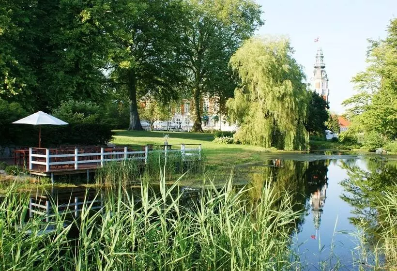 هتل Hvedholm Slots