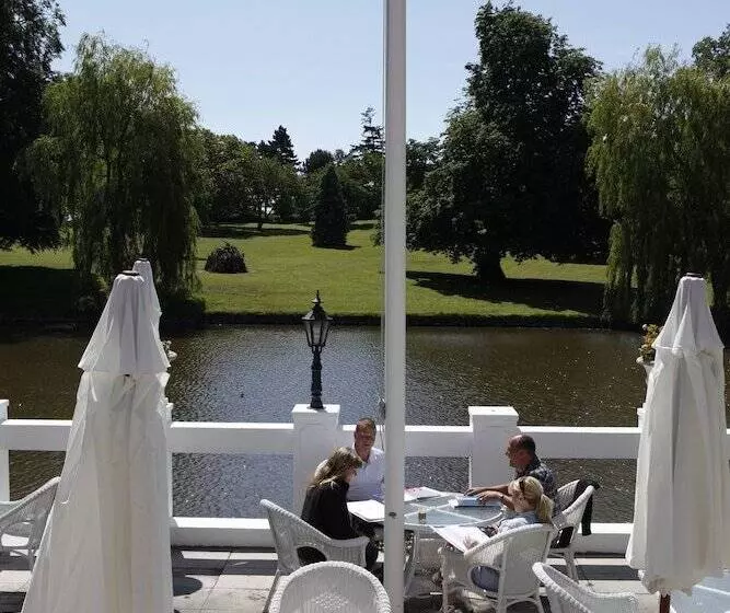 هتل Hvedholm Slots