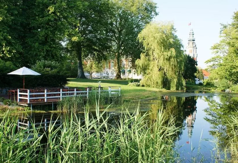 هتل Hvedholm Slots