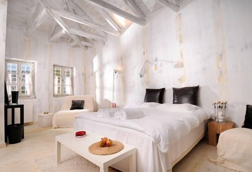 Mikro Papigo 1700 Hotel & Spa